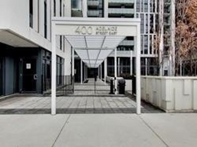 805 - 400 Adelaide St E