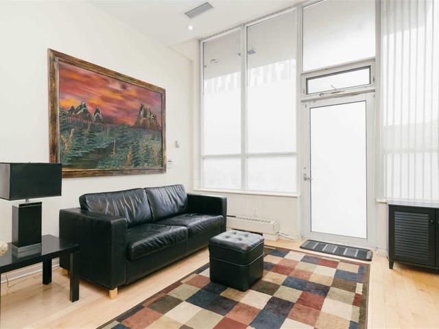 131 - 250 Wellington St W