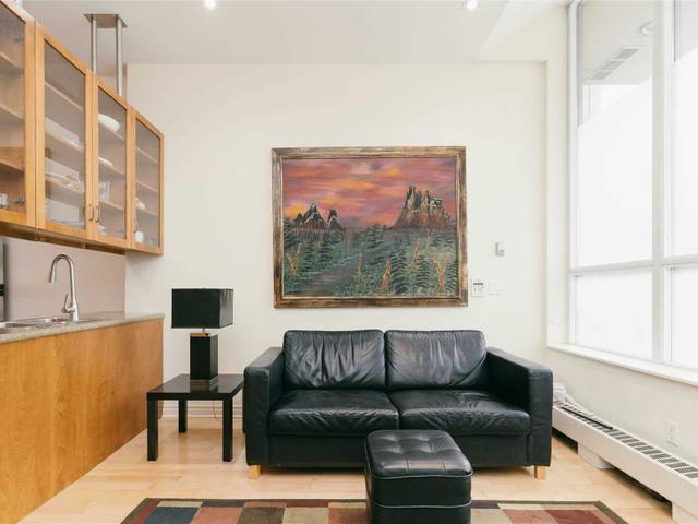 131 - 250 Wellington St W