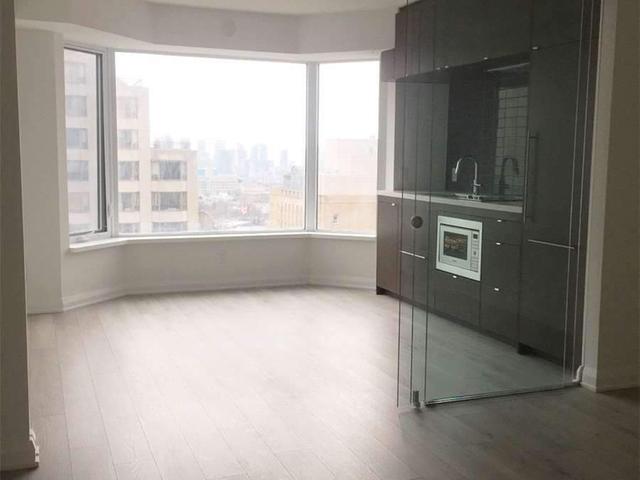 2111 - 155 Yorkville Ave