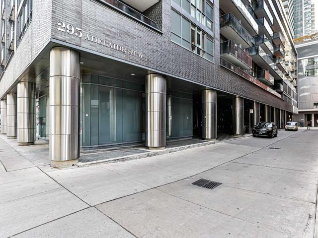 901 - 295 Adelaide St W