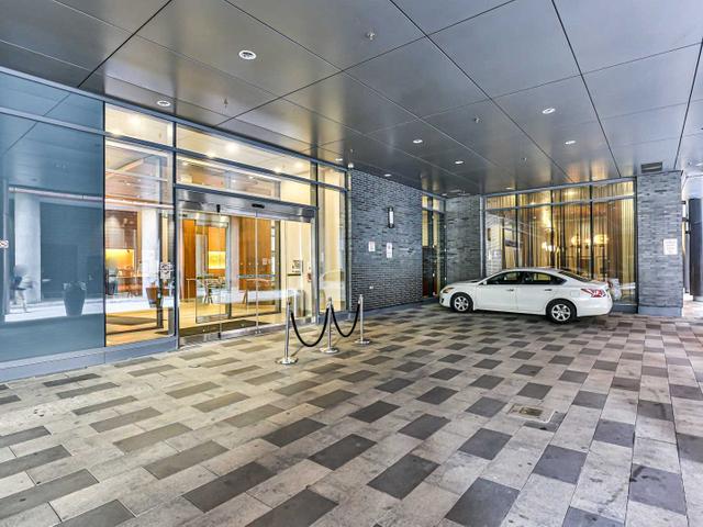 901 - 295 Adelaide St W