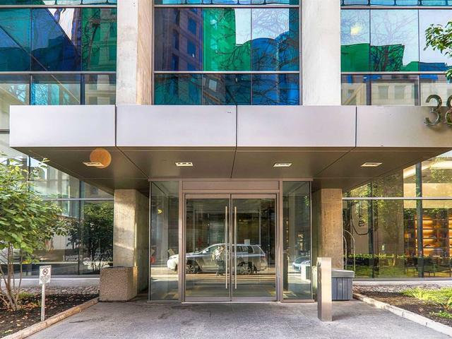 1805 - 38 Grenville St