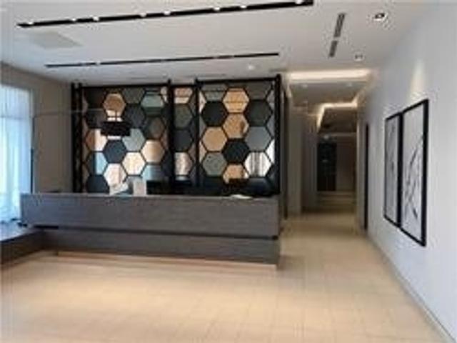 805 - 128 Fairview Mall Dr