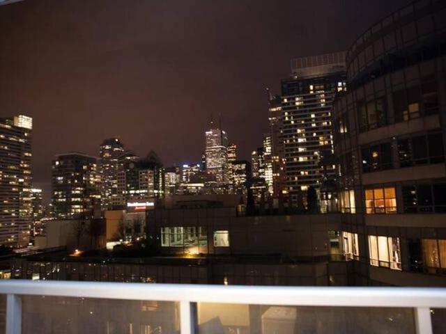 2120 - 352 Front St W