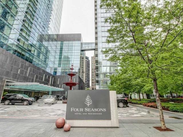 402 - 55 Scollard St