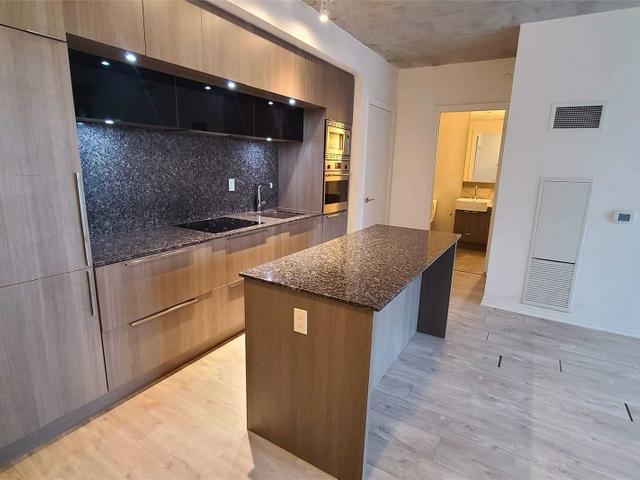 1901 - 88 Blue Jays Way