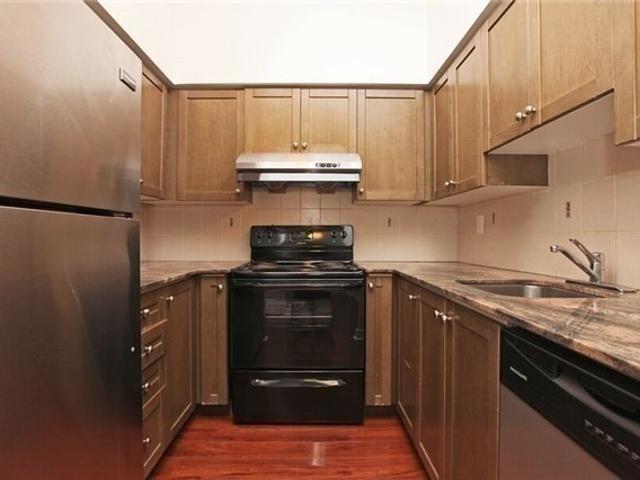 105 - 225 Wellesley St E