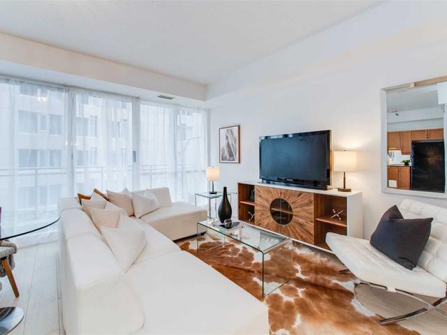 1405 - 220 Victoria St