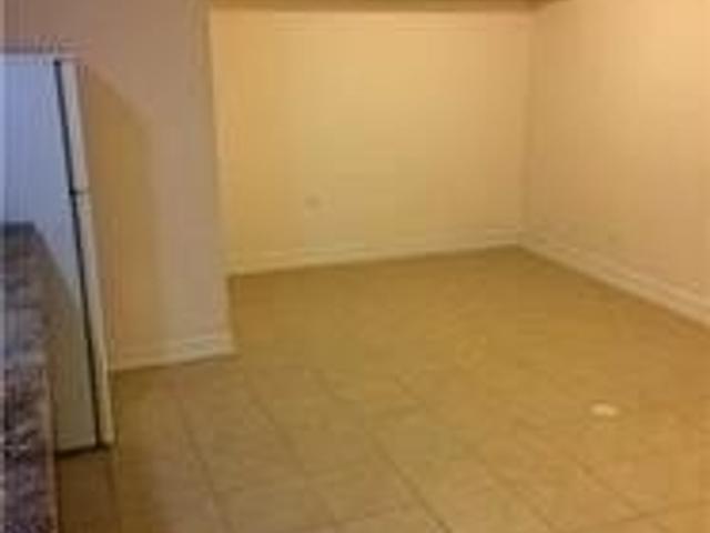 B - 197 Dundas St E
