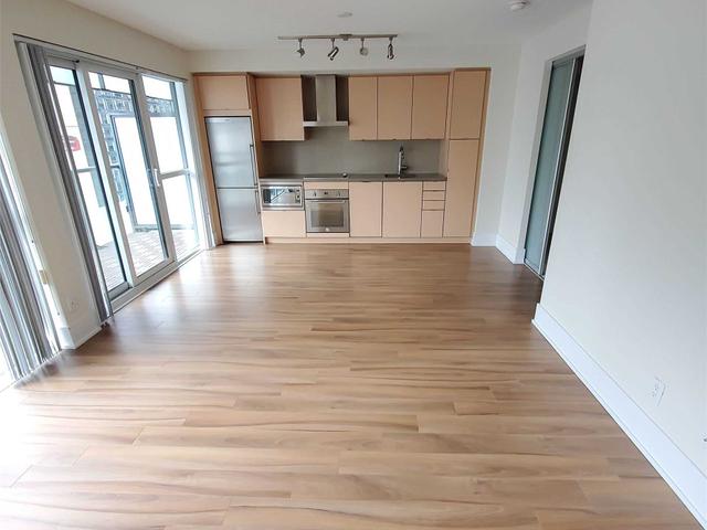 814 - 300 Front St W