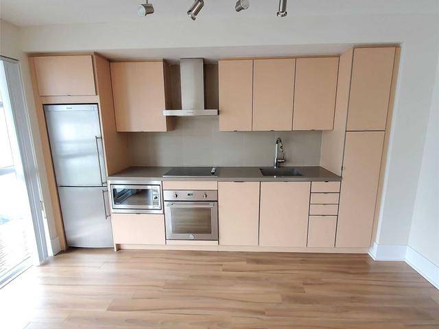 814 - 300 Front St W