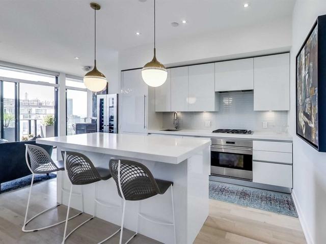 PH 1407 - 629 King St W