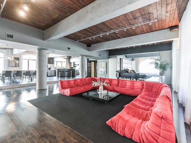 401 - 468 Wellington St W