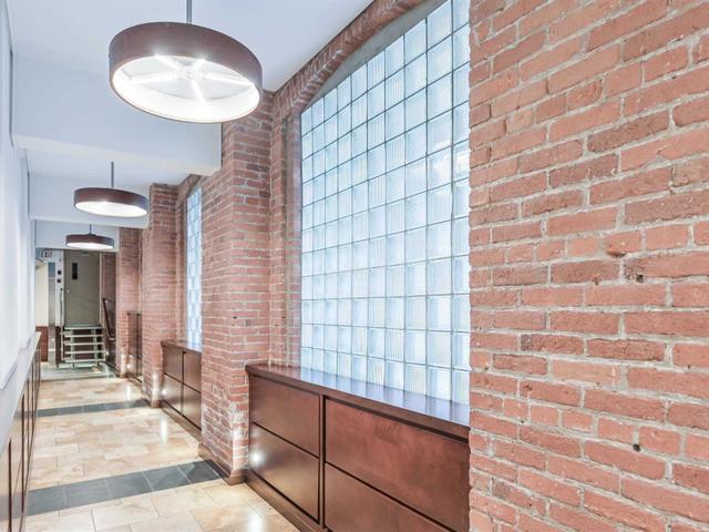 401 - 468 Wellington St W