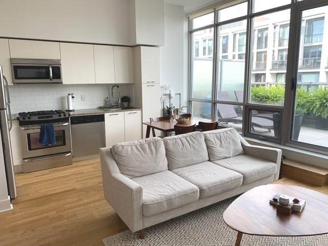 902 - 399 Adelaide St W