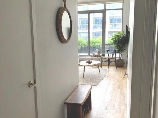 902 - 399 Adelaide St W