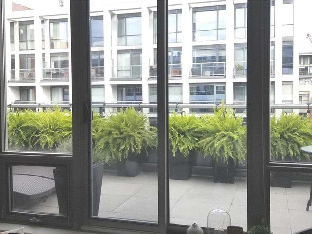 902 - 399 Adelaide St W