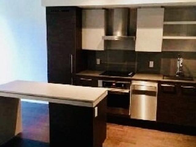 356 - 1030 King St W