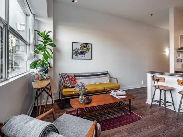 805 - 700 King St W St W