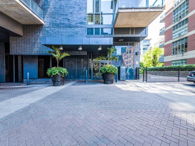 1003 - 478 King St W