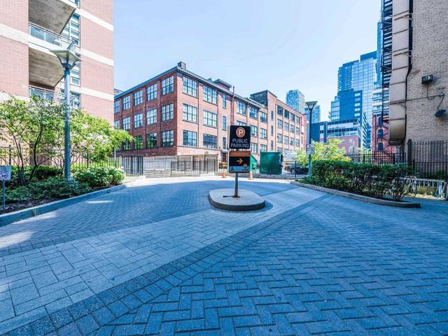 1003 - 478 King St W