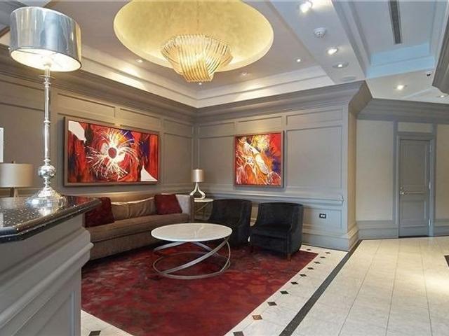 702 - 71 Simcoe St