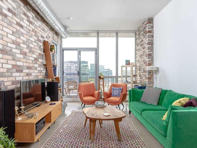 PH817 - 510 King St E