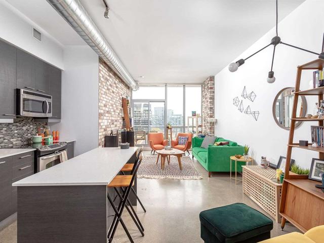 PH817 - 510 King St E