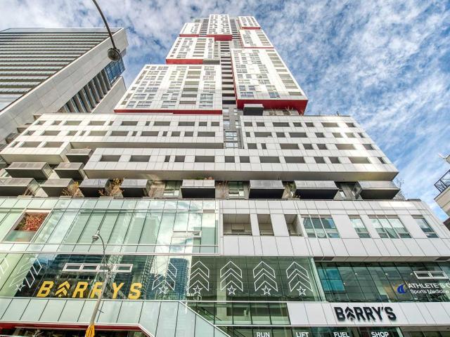 805 - 318 Richmond St W