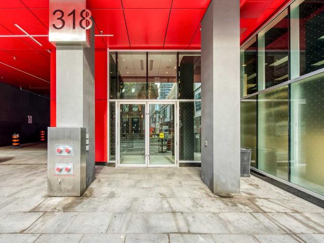 805 - 318 Richmond St W