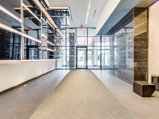 805 - 318 Richmond St W