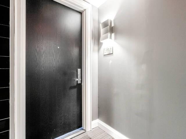 3401 - 224 King St W