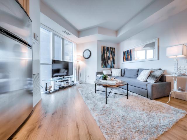 326 - 560 Front St W