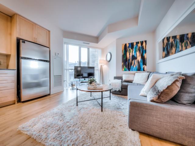 326 - 560 Front St W