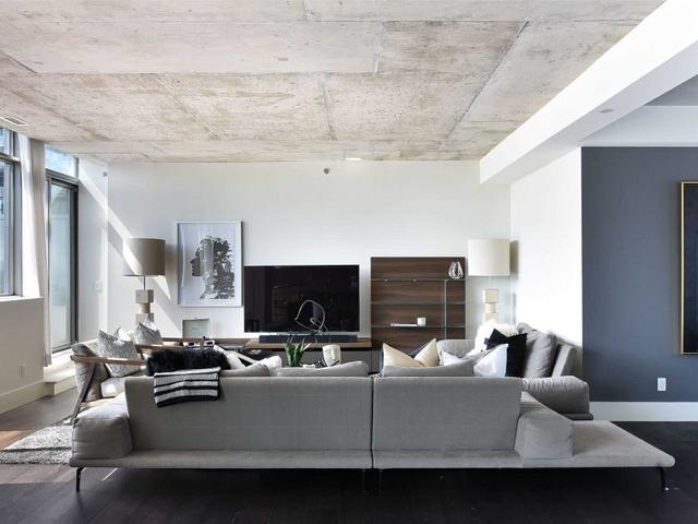 PH 1027 - 55 Stewart St