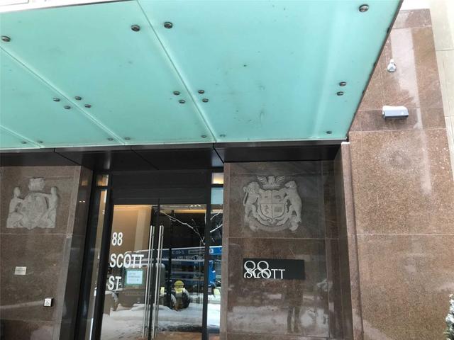 4208 - 88 Scott St