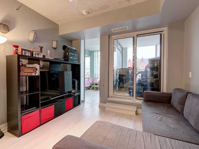 206 - 20 Gladstone Ave