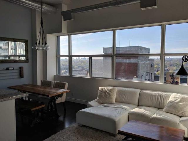 1005 - 700 King St W