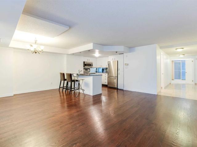 302 - 105 Victoria St