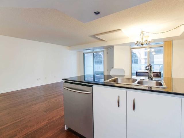 302 - 105 Victoria St