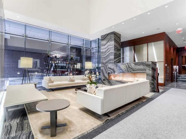 4302 - 180 University Ave