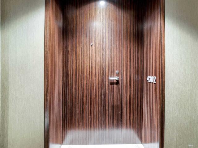 4302 - 180 University Ave