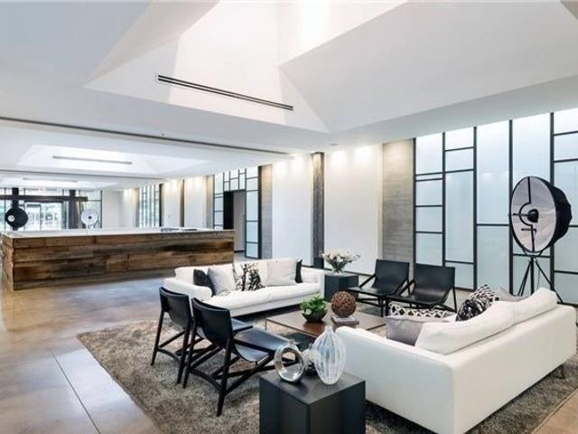 113 - 1030 King St W