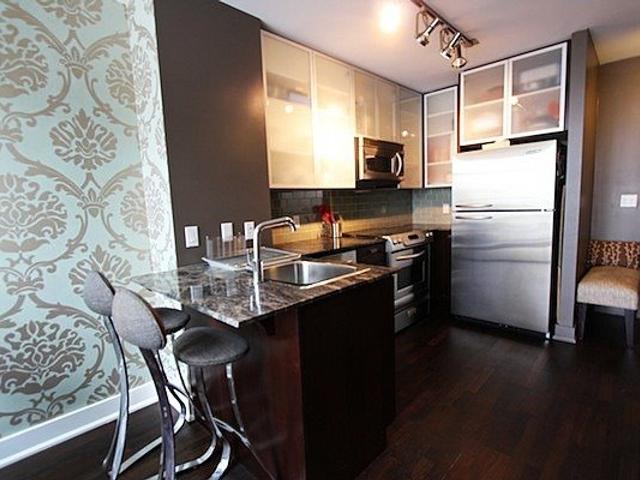 811 - 637 Lake Shore Blvd W