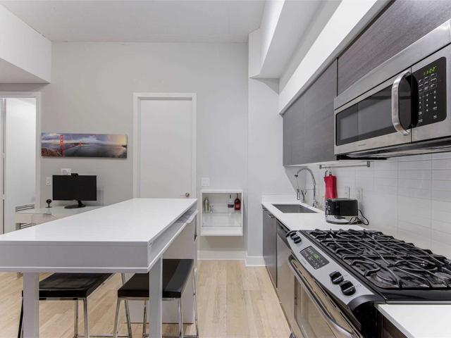 105 - 399 Adelaide St W