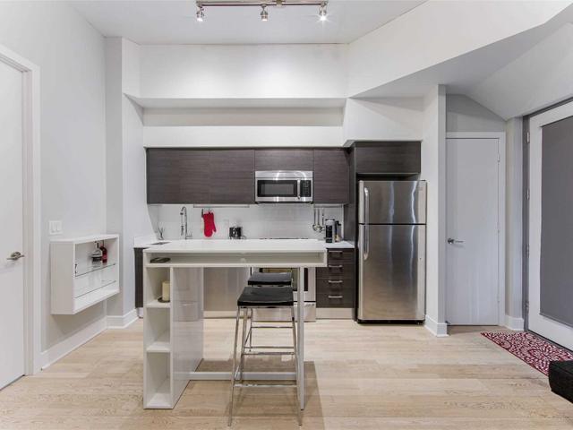 105 - 399 Adelaide St W