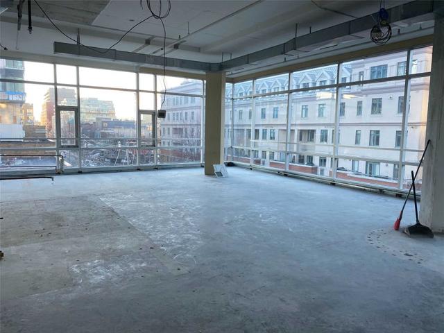 303 - 477 Richmond St W