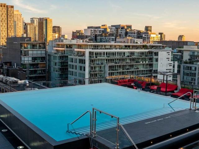 1010 - 560 King St W