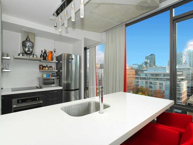 #1010 - 560 King St W